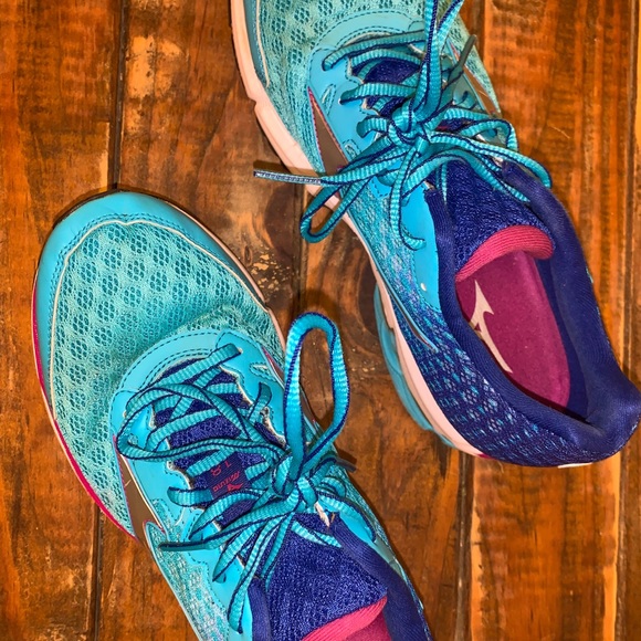 Women’s Mizuno running shoes size 9.5 - Picture 3 of 4